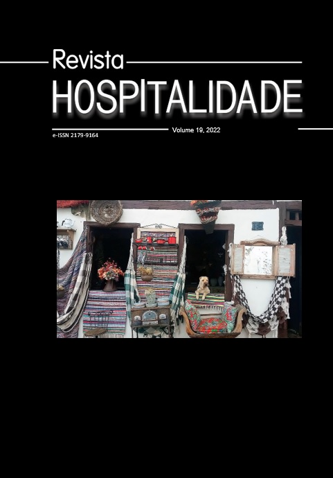 As hospitalidades da casa - portas e janelas abertas - sob o olhar do anfitrião (Ouro Preto/MG, Brasil) Foto de  Leandro Benedini Brusadin, vencedor do concurso “Olhares sobre a hospitalidade”, de 2022.